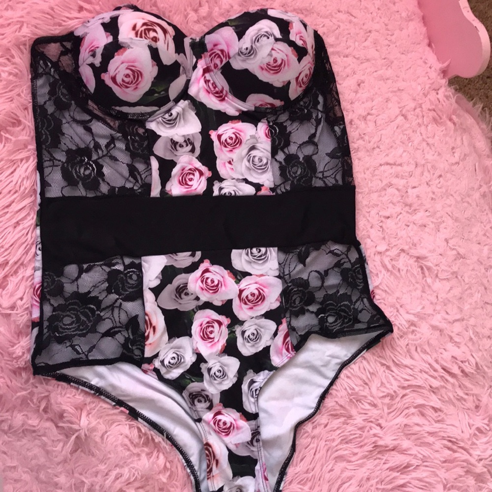 One piece swim suit